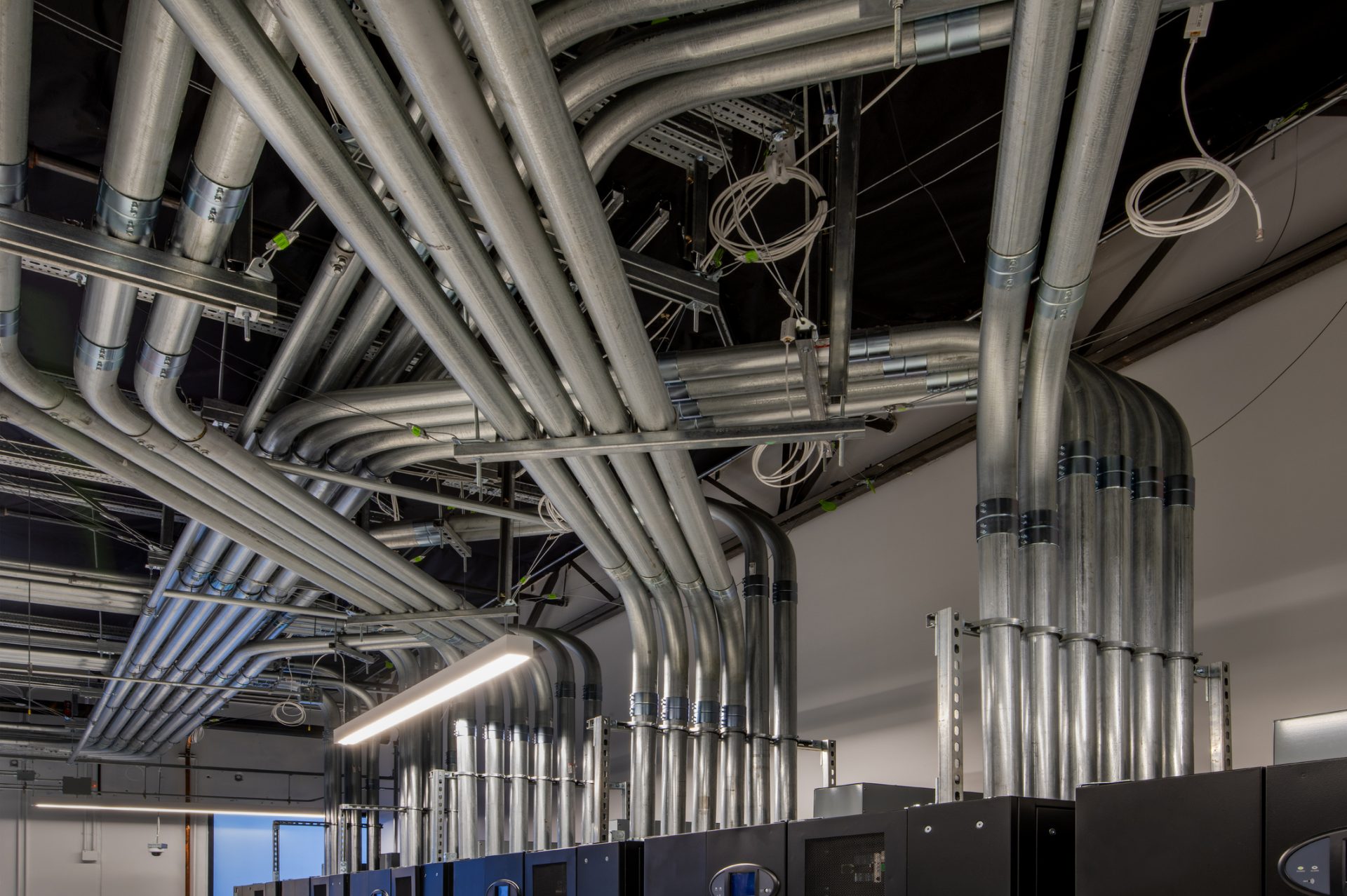 Power supply infrastructure for a modern data center